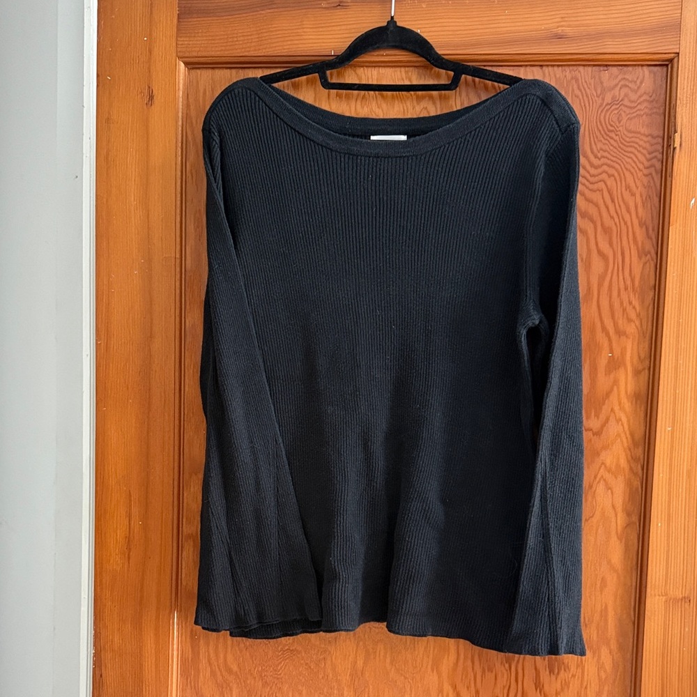 Thin black sweater shirt